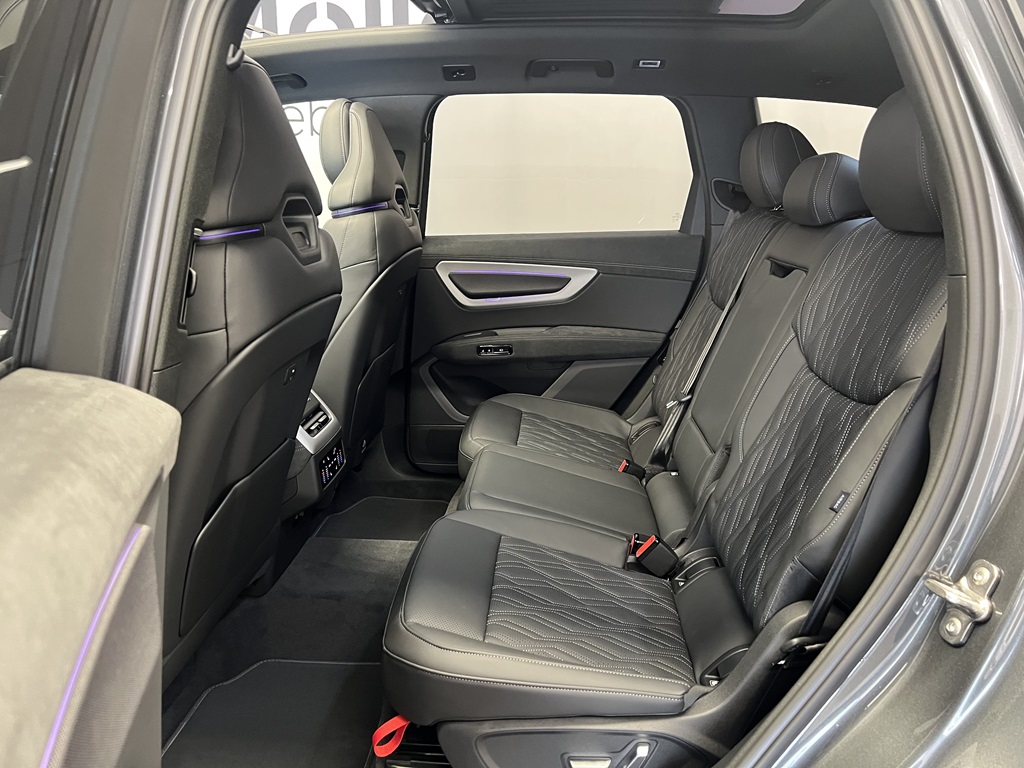 Audi Q7 RCX94W