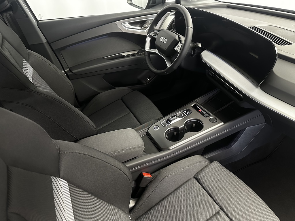 Audi Q4 e-tron RCX99M