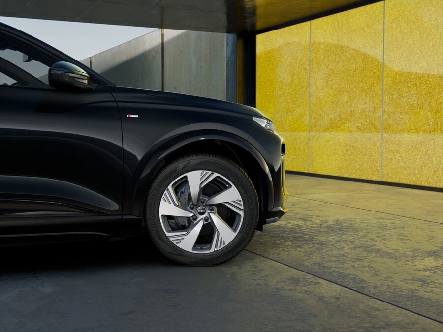 Audi Q6 e-tron RCY26H
