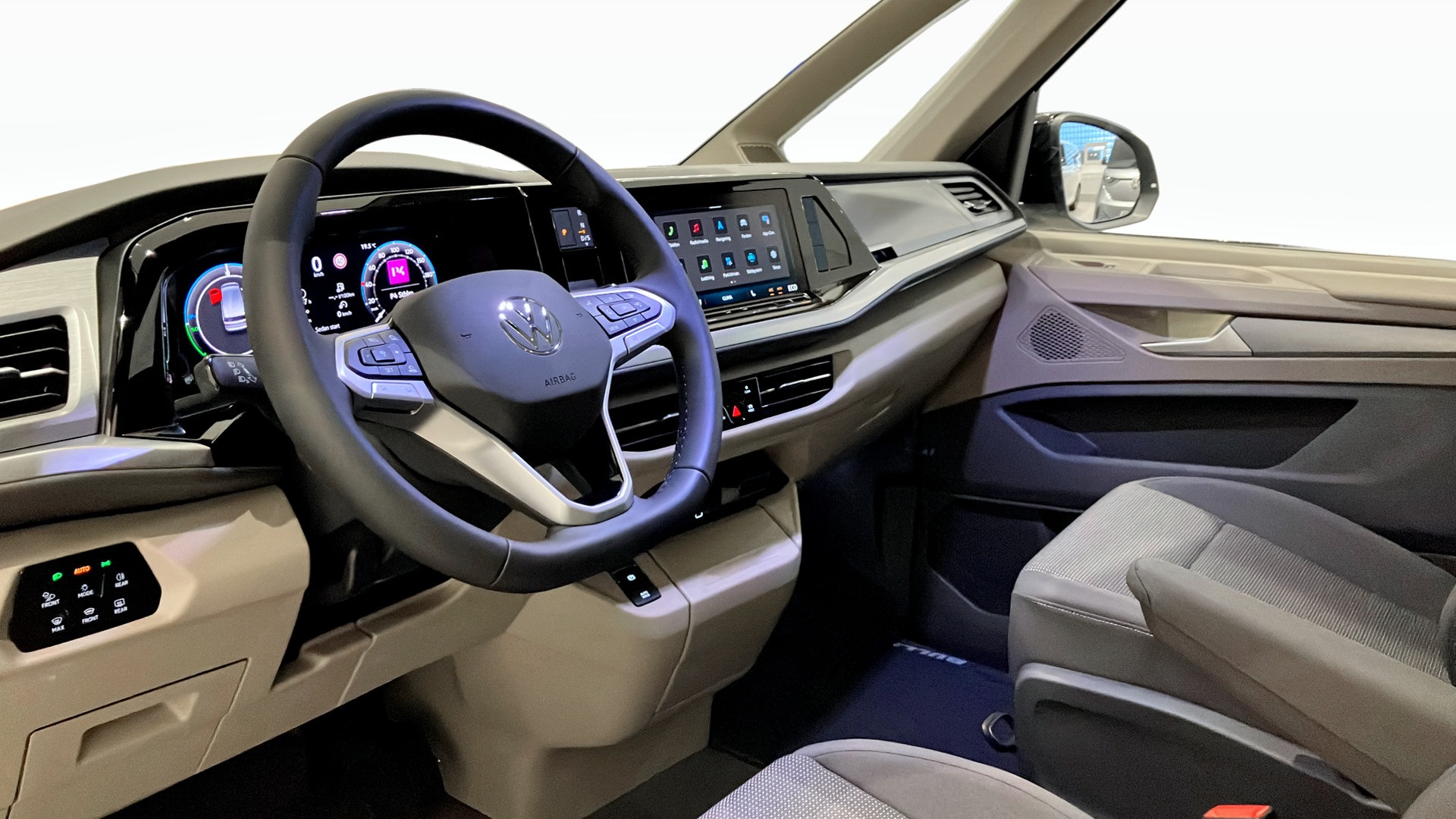 Volkswagen T7 Multivan RCZ09E
