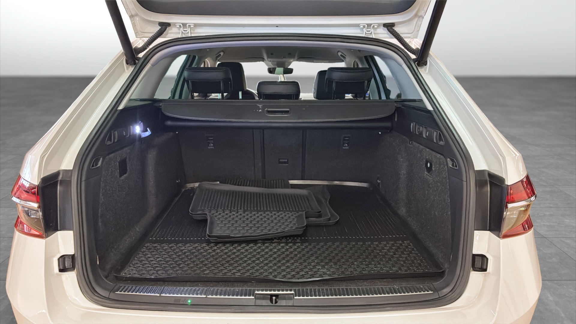 Skoda Superb Combi REL15M
