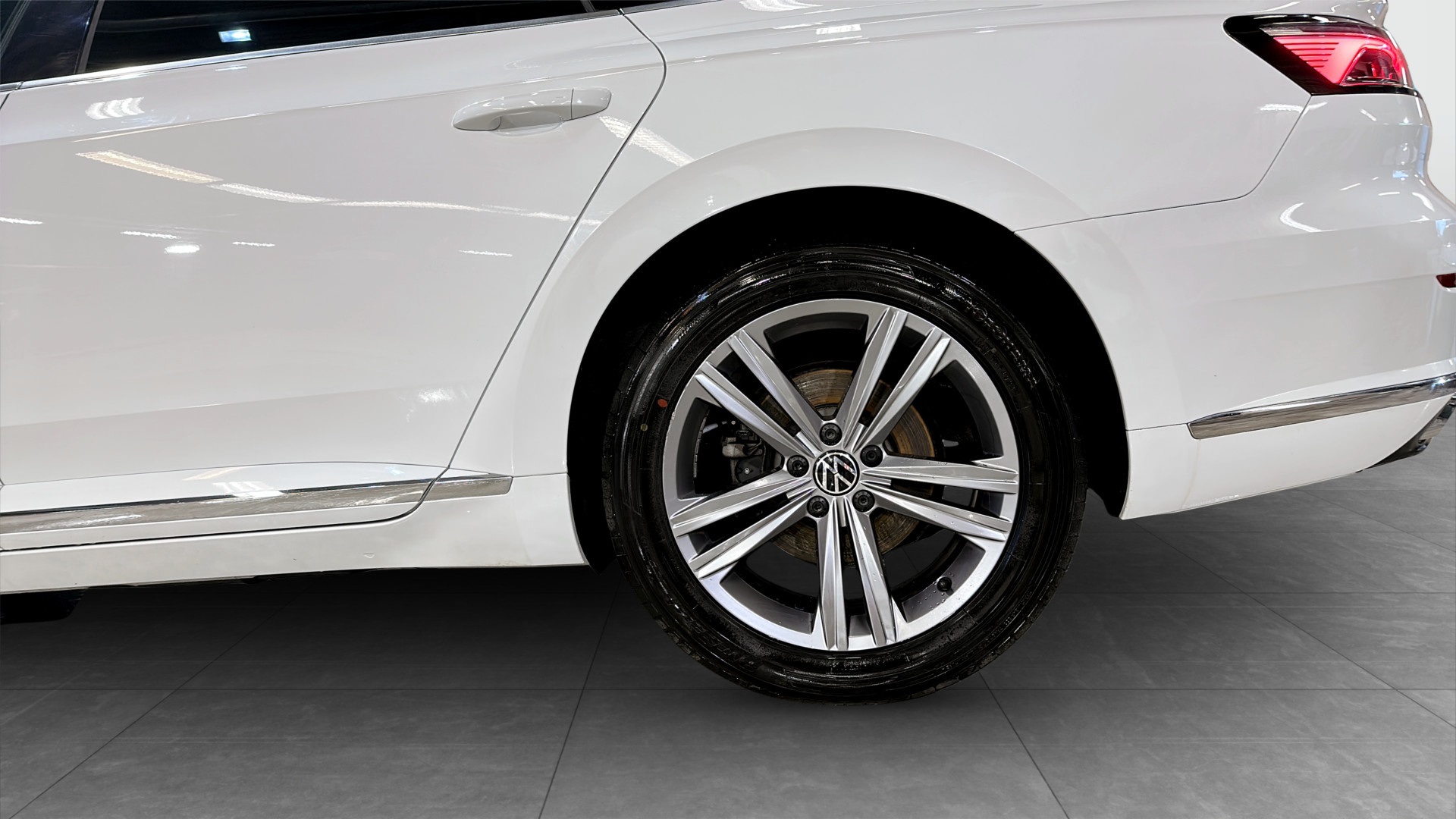 Volkswagen Arteon Shooting Brake RFH26L