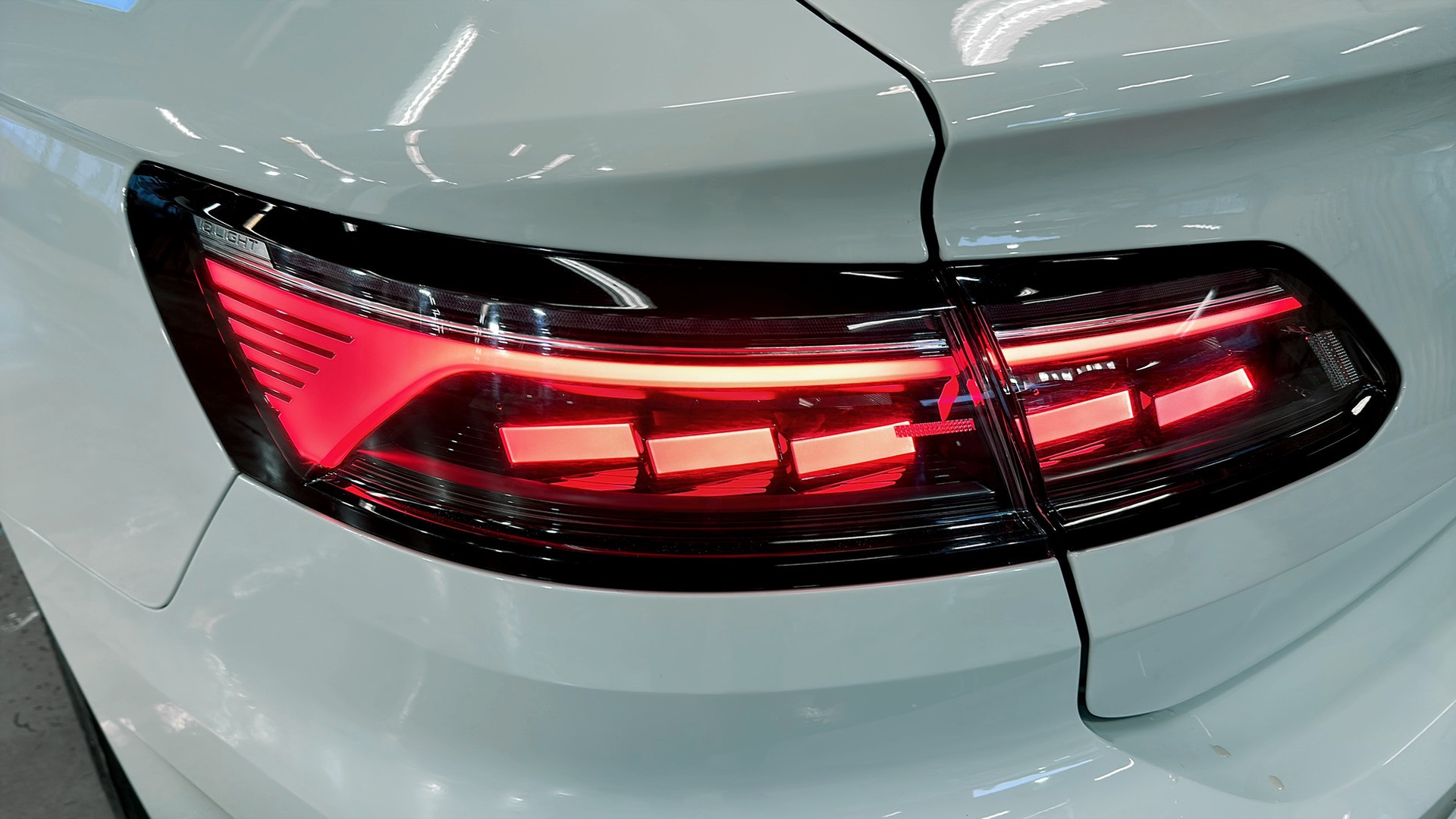 Volkswagen Arteon Shooting Brake RFH26L