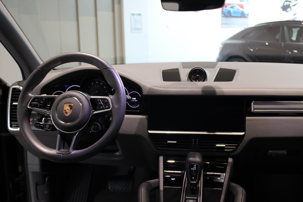 Porsche Cayenne RFU47B