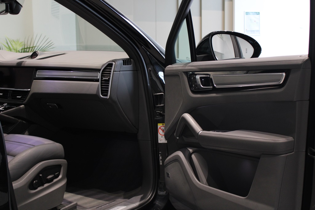 Porsche Cayenne RFU47B