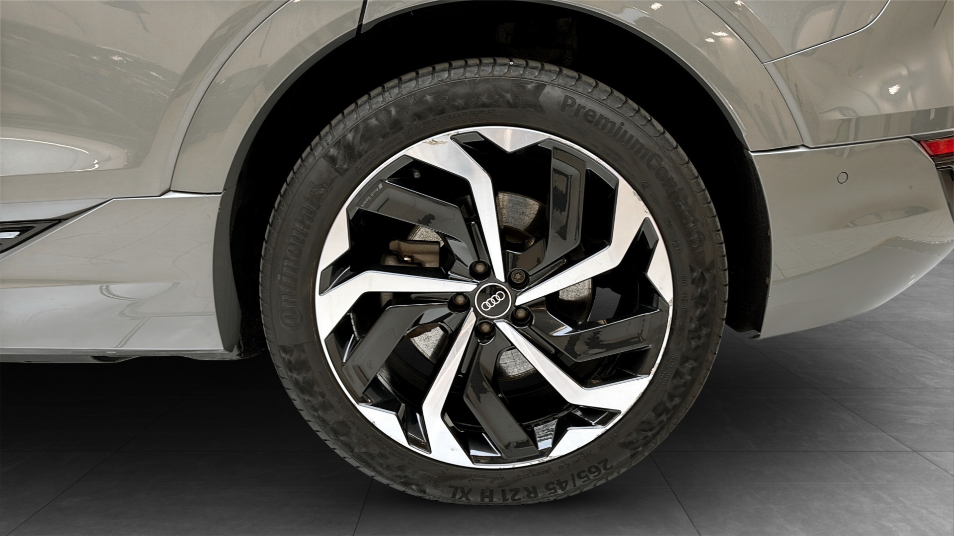 Audi Q8 e-tron RFX57C