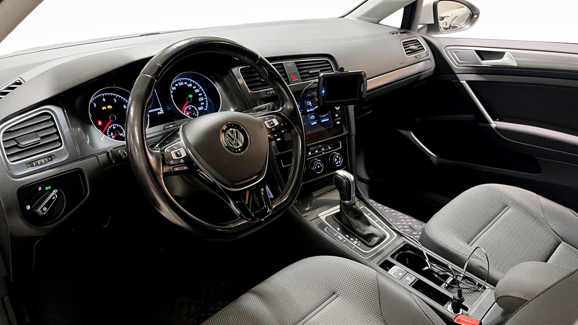Volkswagen Golf RGF822
