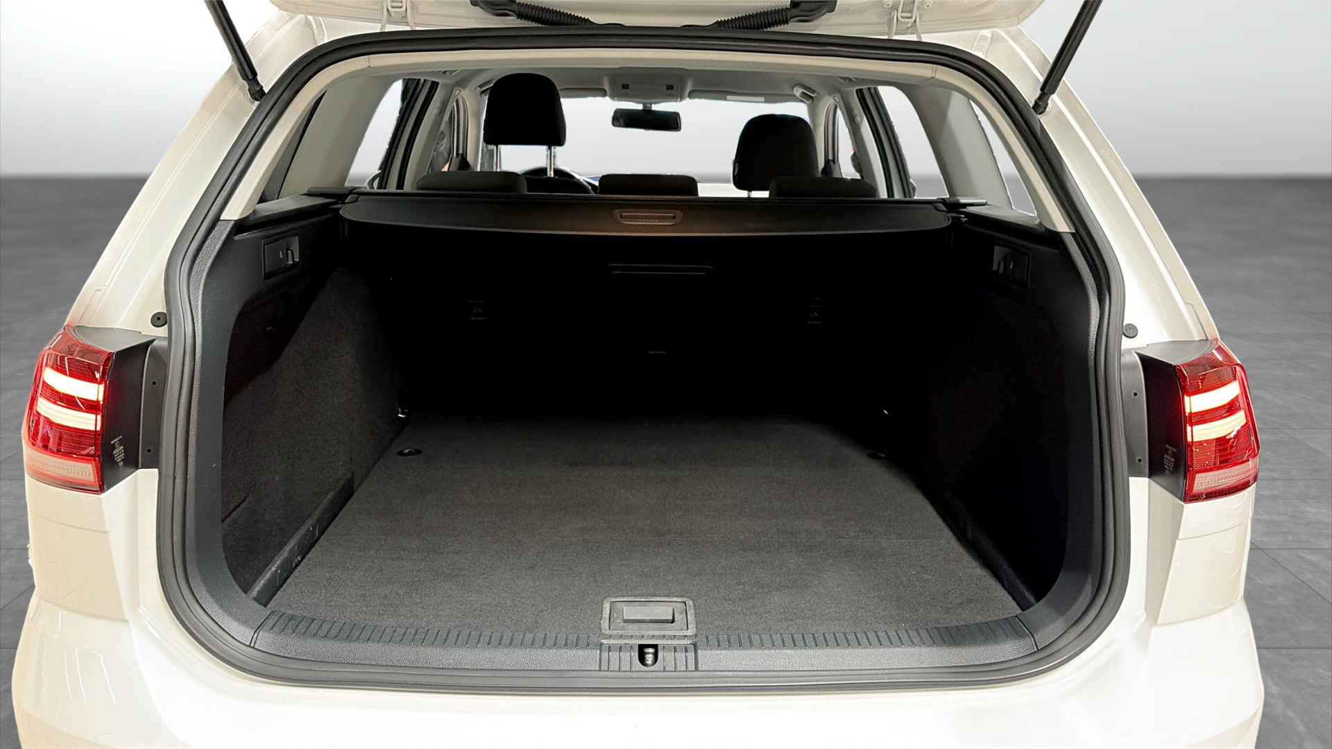 Volkswagen Golf RGF822