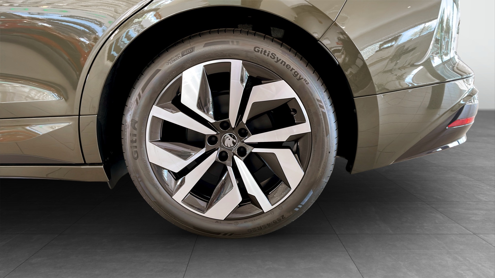 Skoda Enyaq RGJ12M