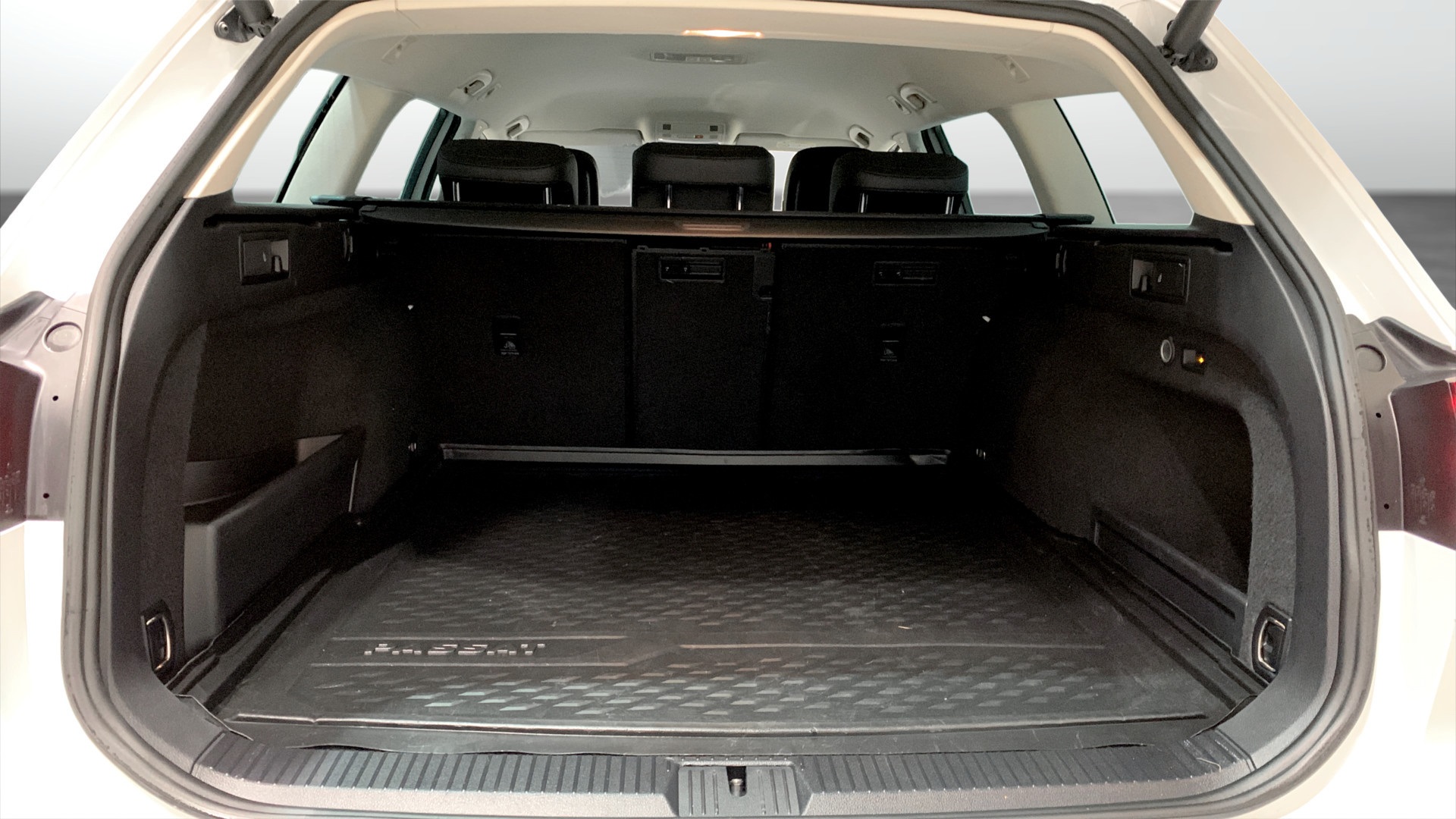Volkswagen Passat Sportscombi RGS629