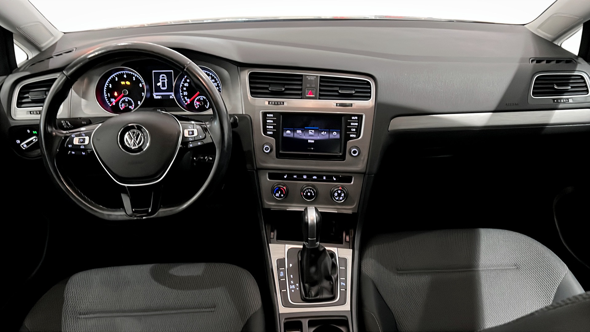 Volkswagen Golf RGY398