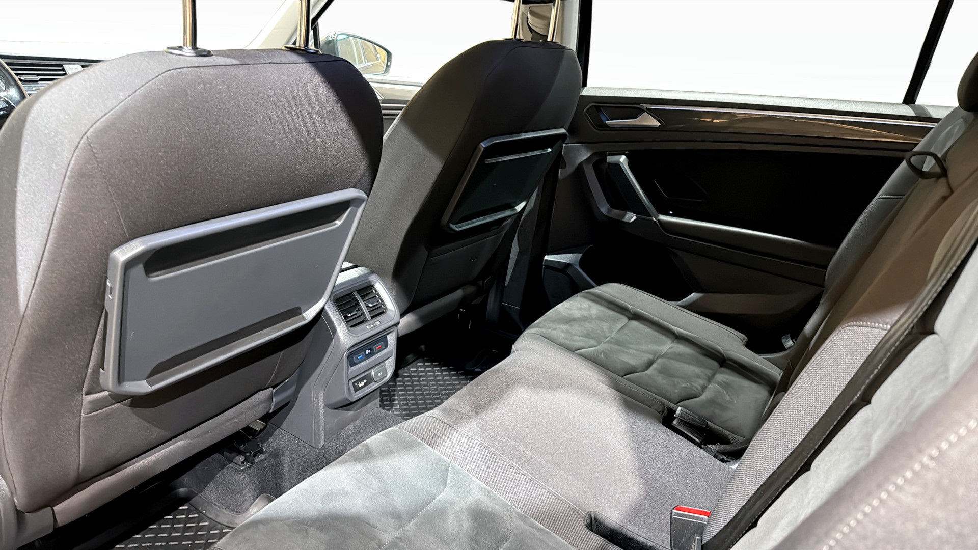 Volkswagen Tiguan Allspace RHH46J