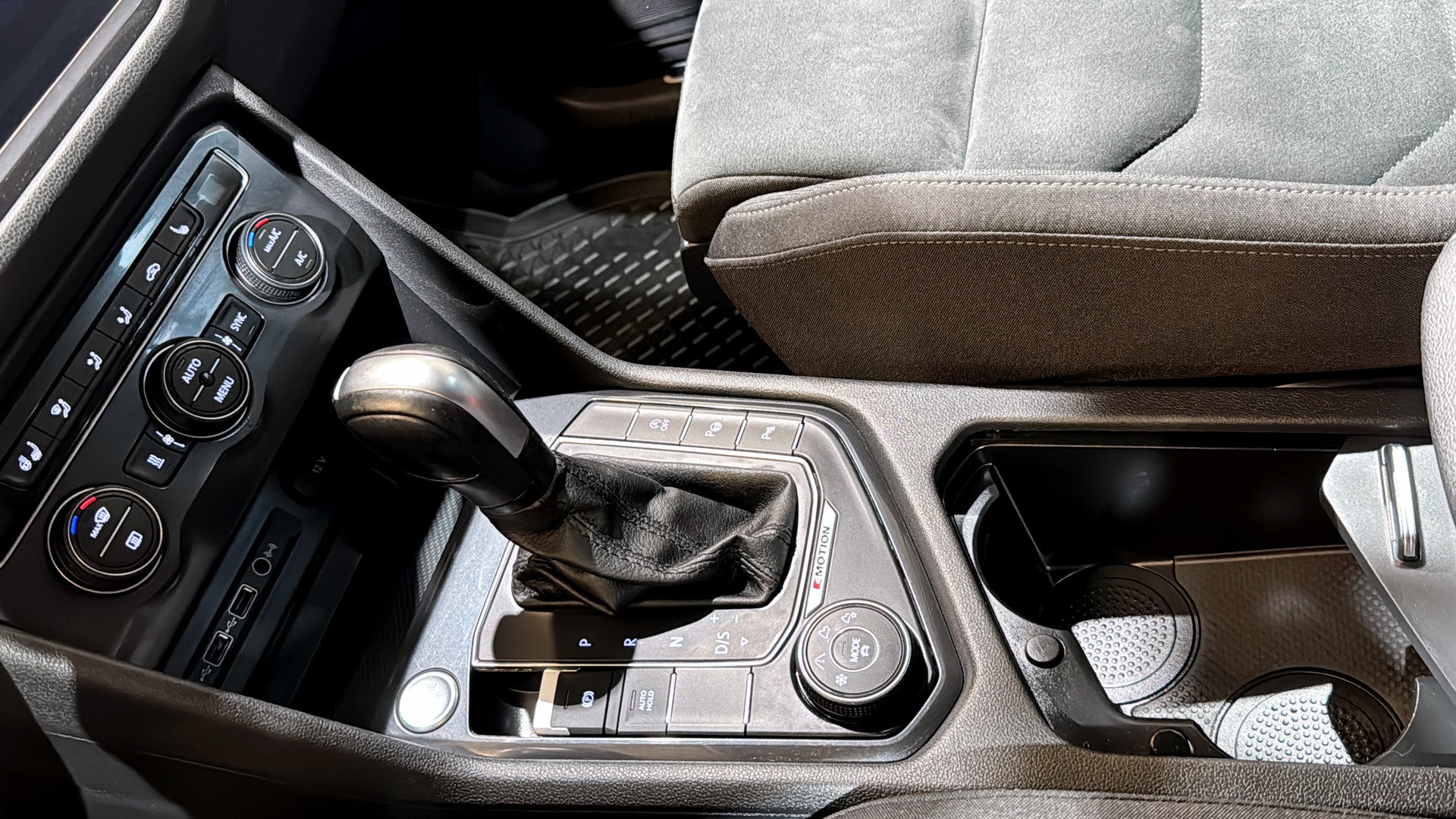 Volkswagen Tiguan Allspace RHH46J
