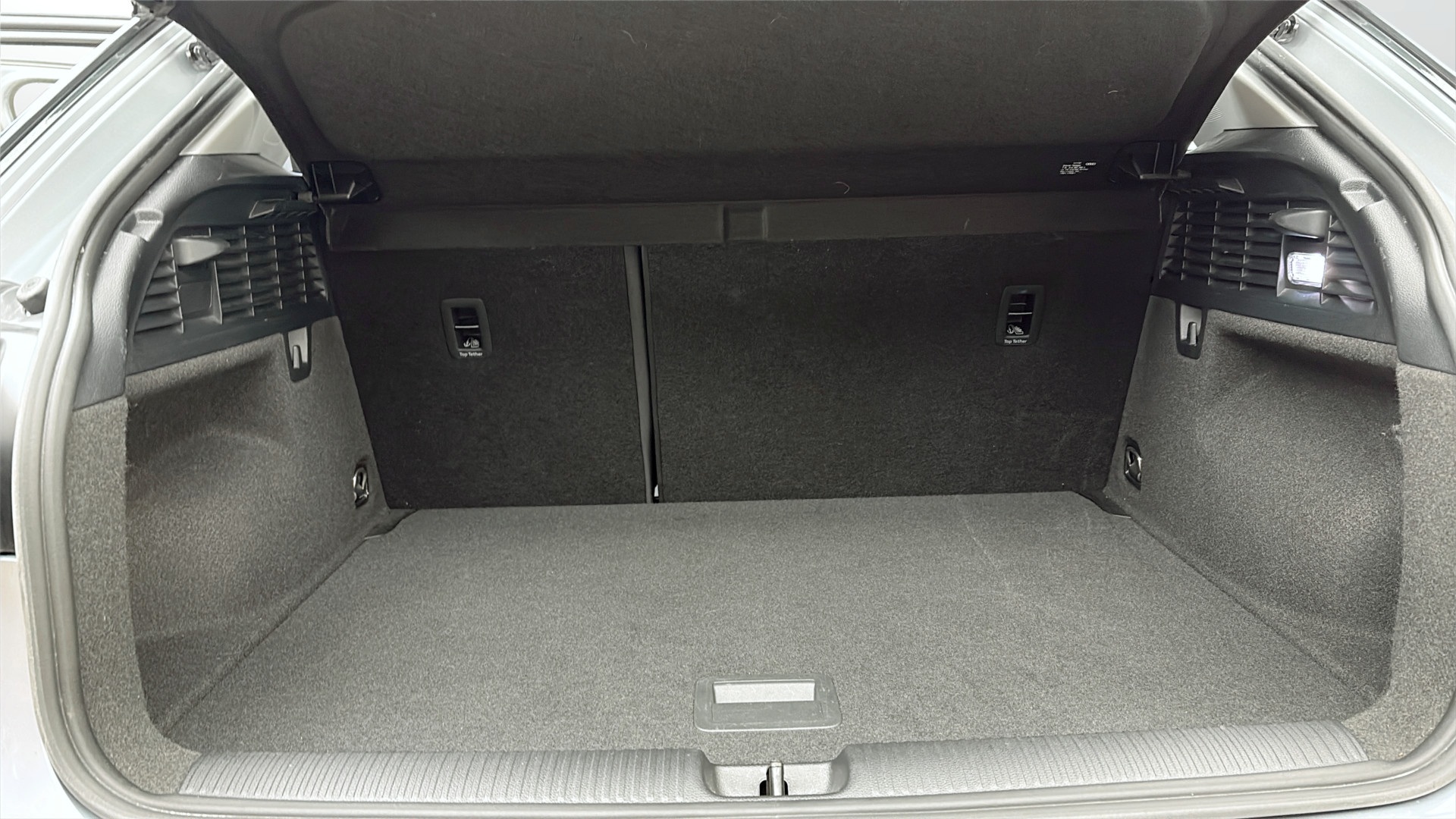 Audi Q2 RJB52A