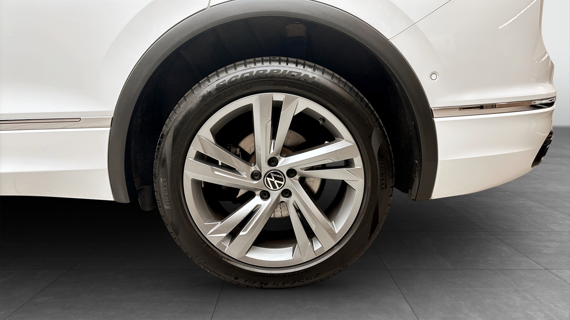 Volkswagen Tiguan RJJ39H