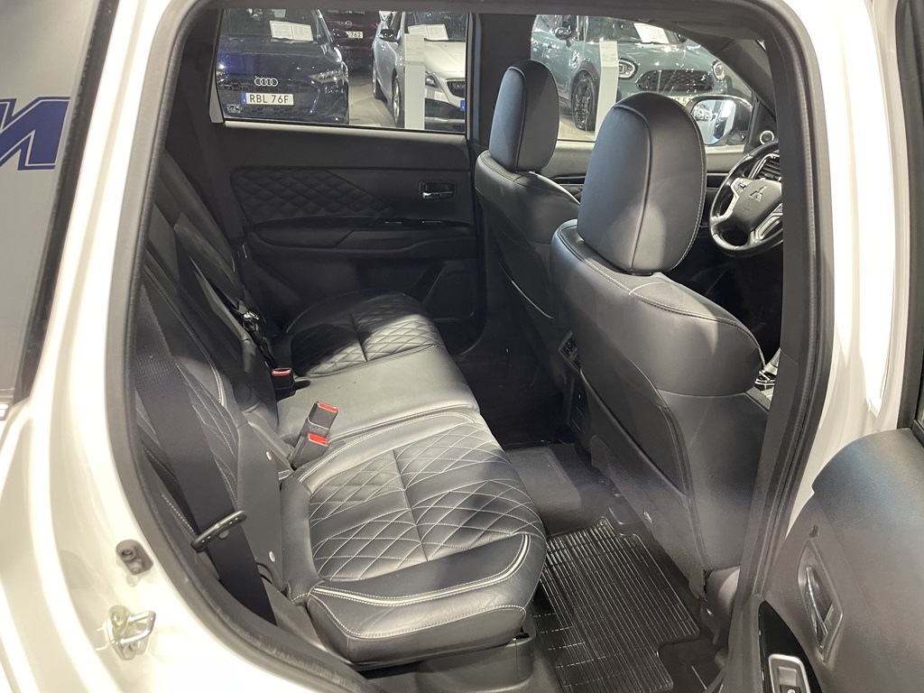 Mitsubishi Outlander RLE15G