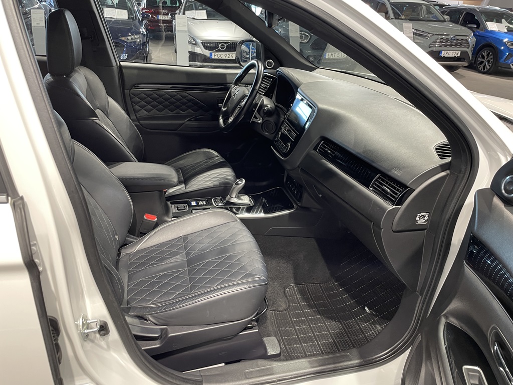 Mitsubishi Outlander RLE15G