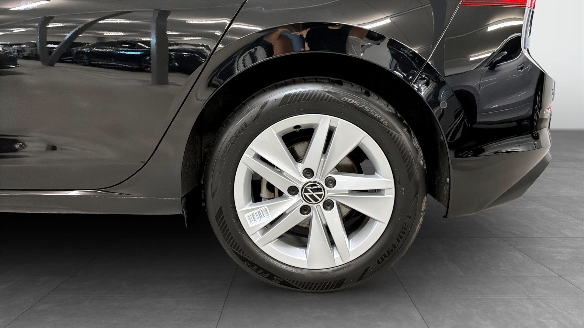 Volkswagen Golf RMJ09E