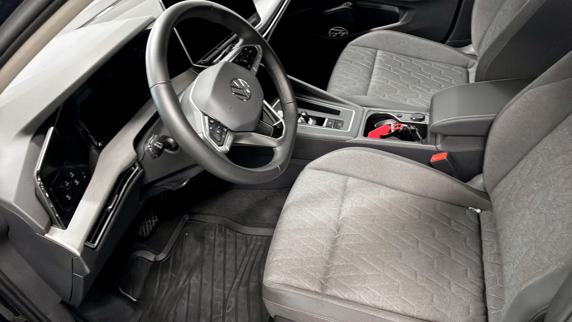 Volkswagen Golf RMJ09E