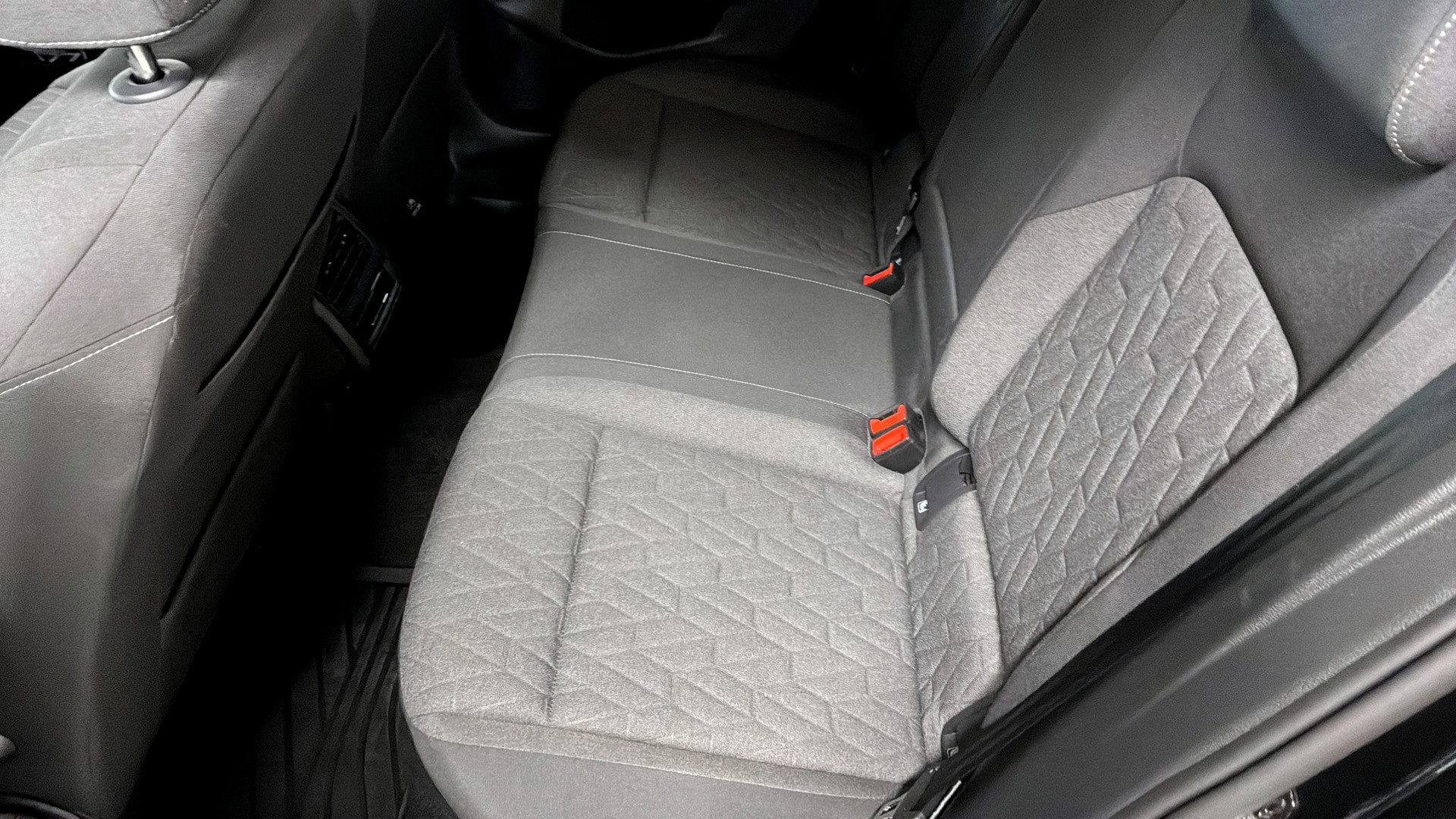 Volkswagen Golf RMJ09E