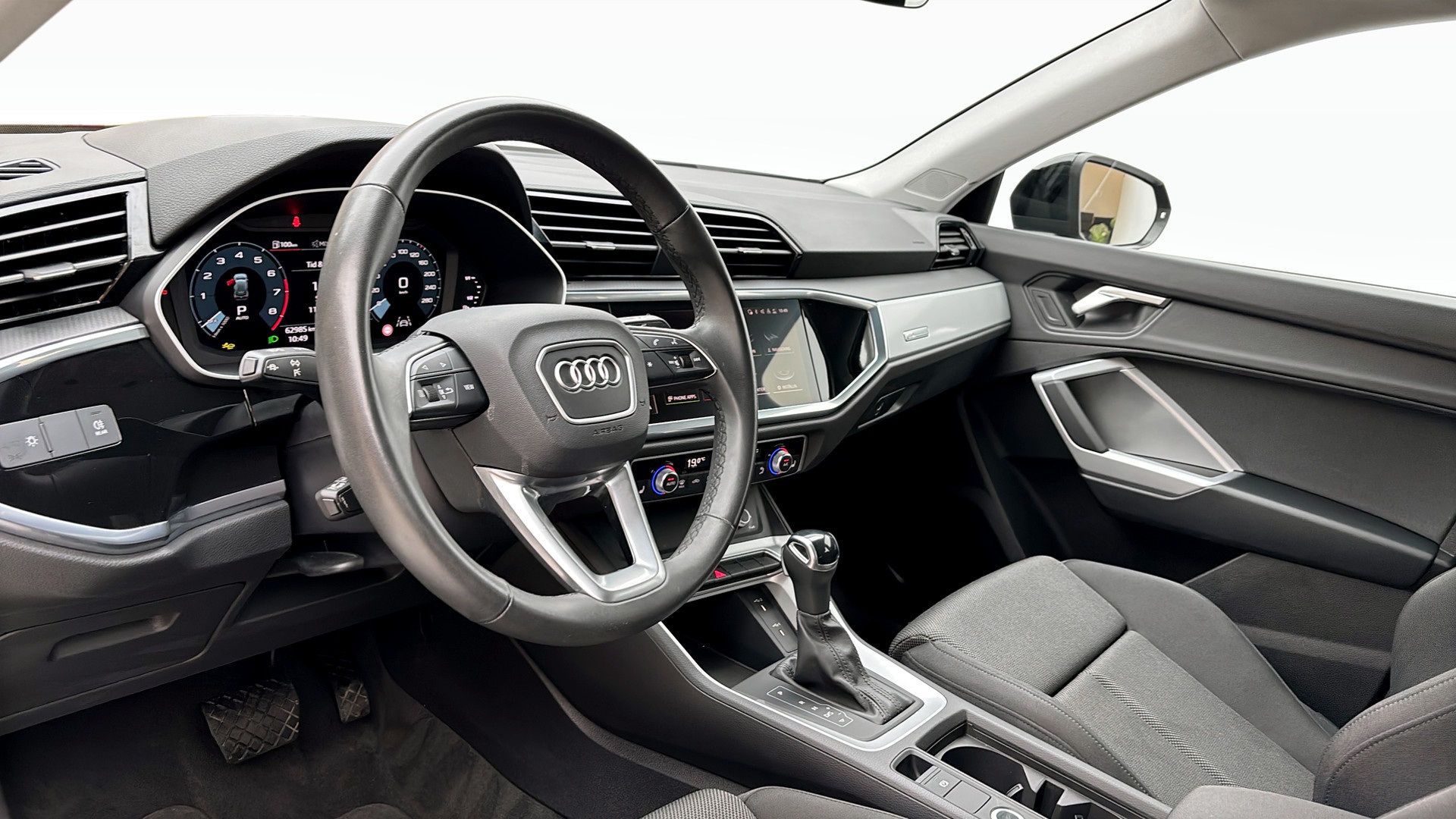 Audi Q3 RMM39W