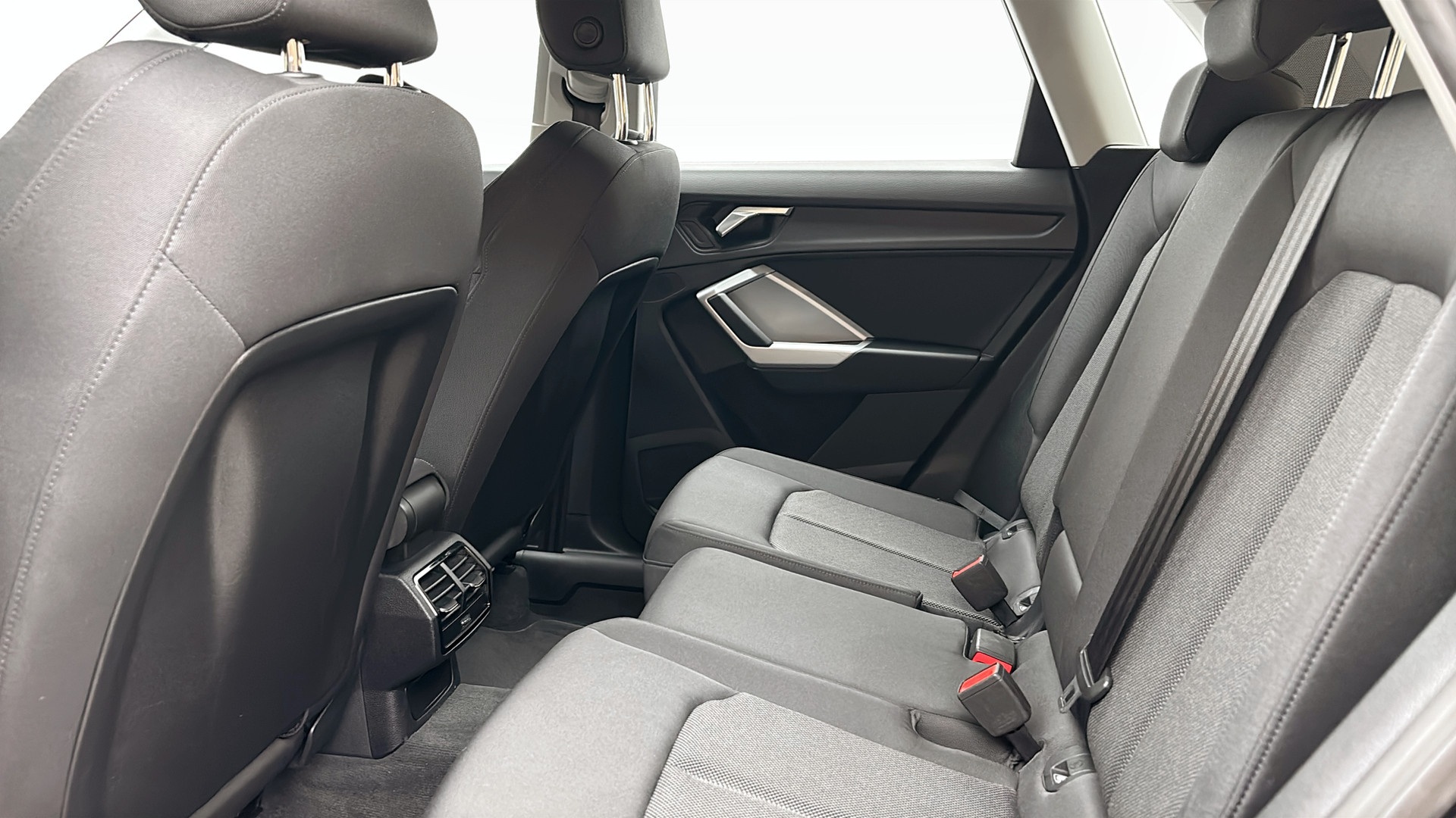Audi Q3 RMM39W