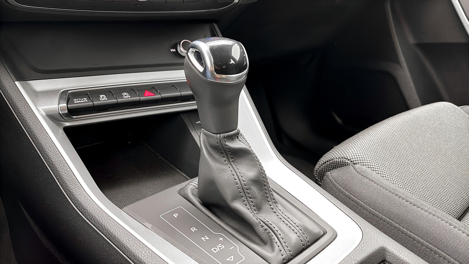 Audi Q3 RMM39W