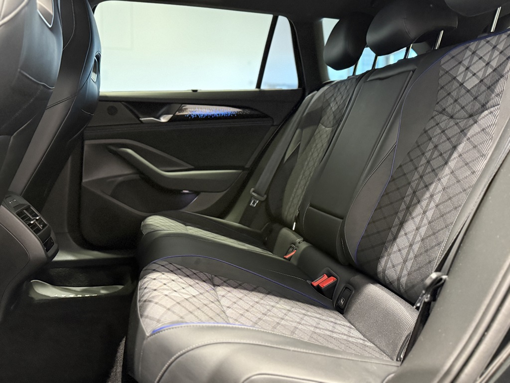 Volkswagen Passat RMM94F