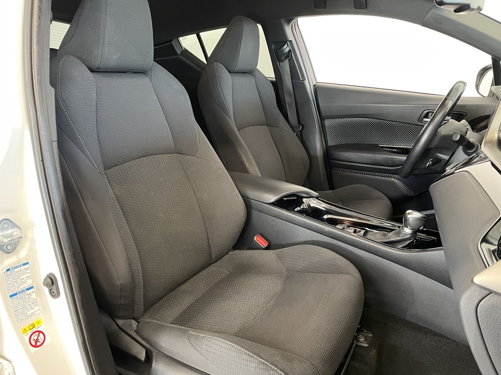 Toyota C-HR RNH65Y