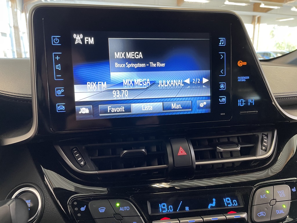 Toyota C-HR RNH65Y