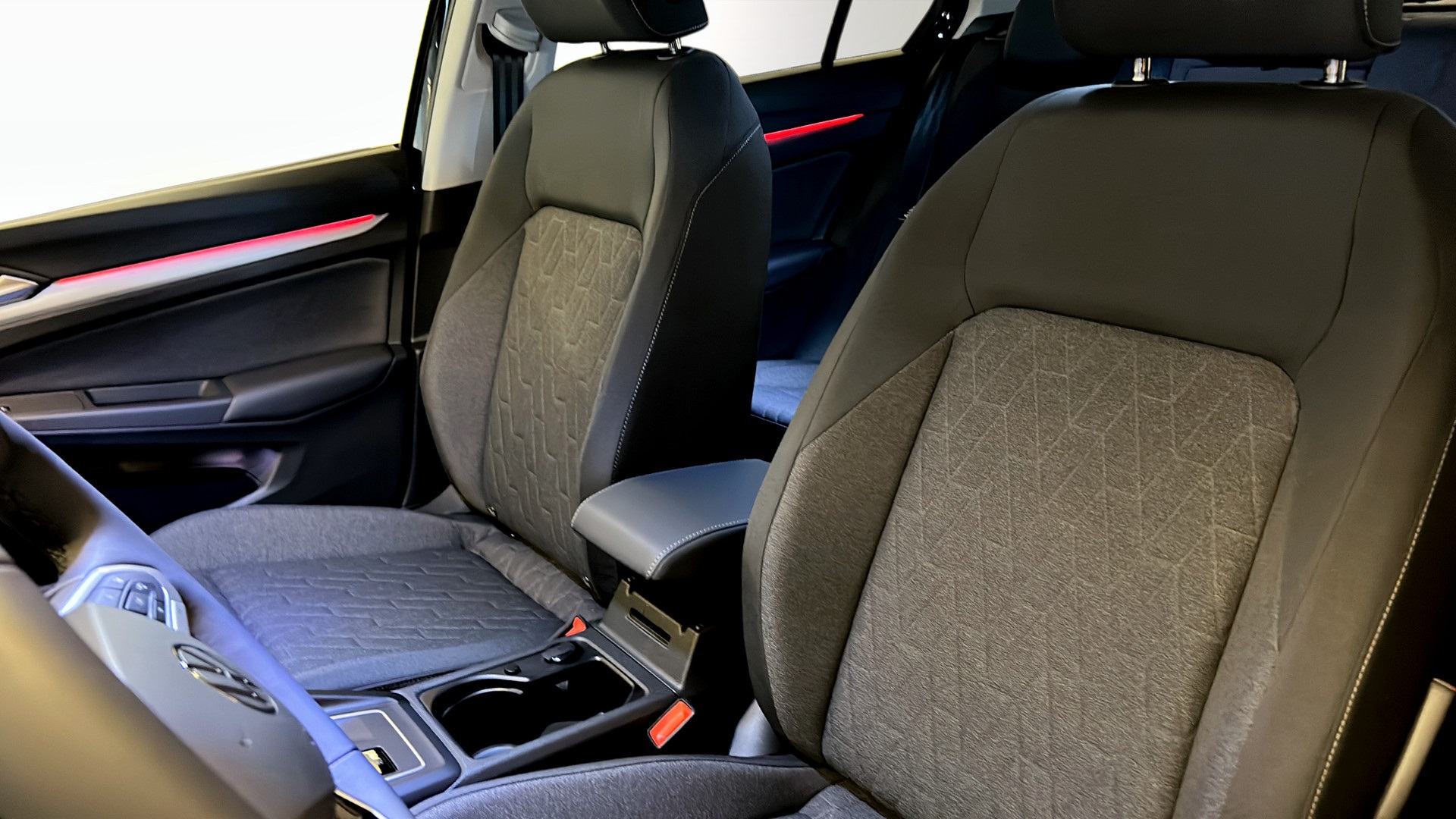 Volkswagen Golf RNJ77W