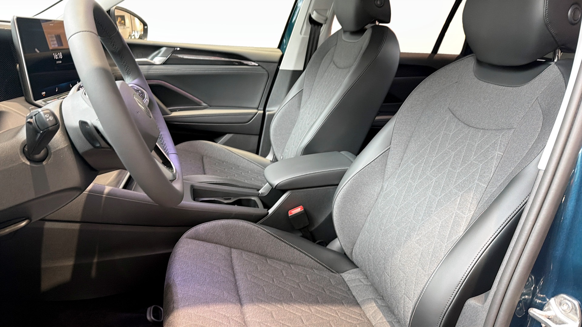 Volkswagen Tiguan RRJ78D