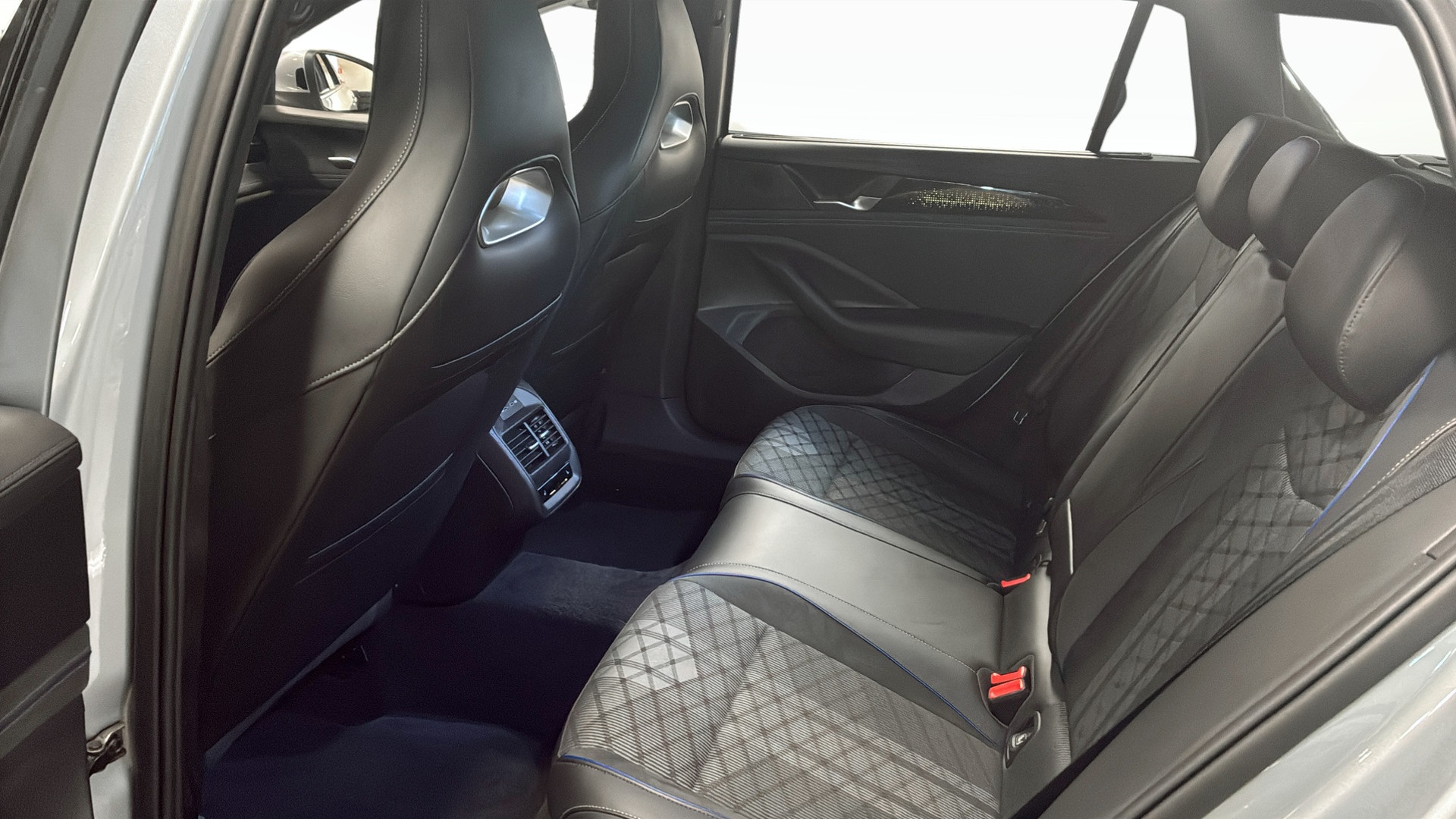 Volkswagen Passat Sportscombi RTJ06H