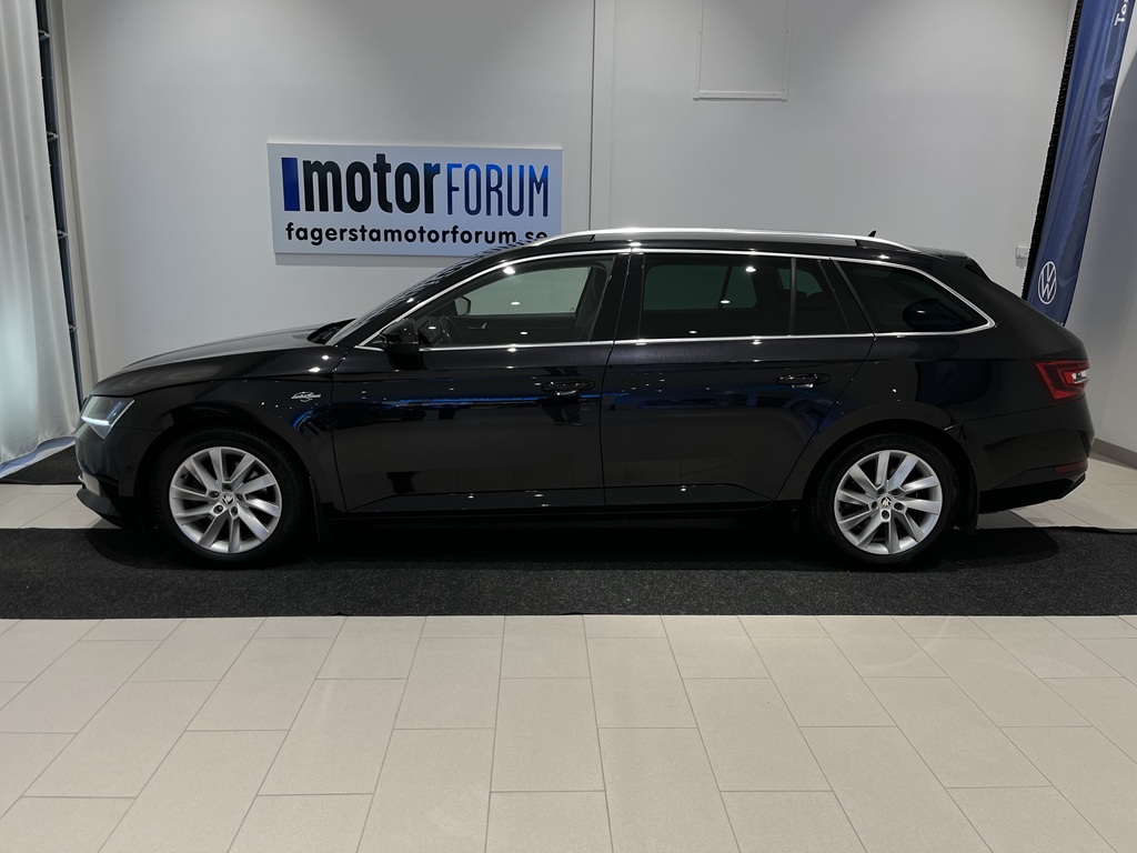 Skoda Superb RUM836