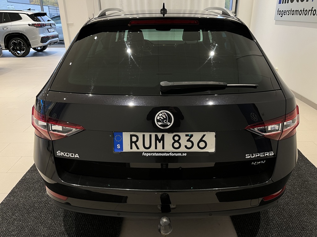 Skoda Superb RUM836