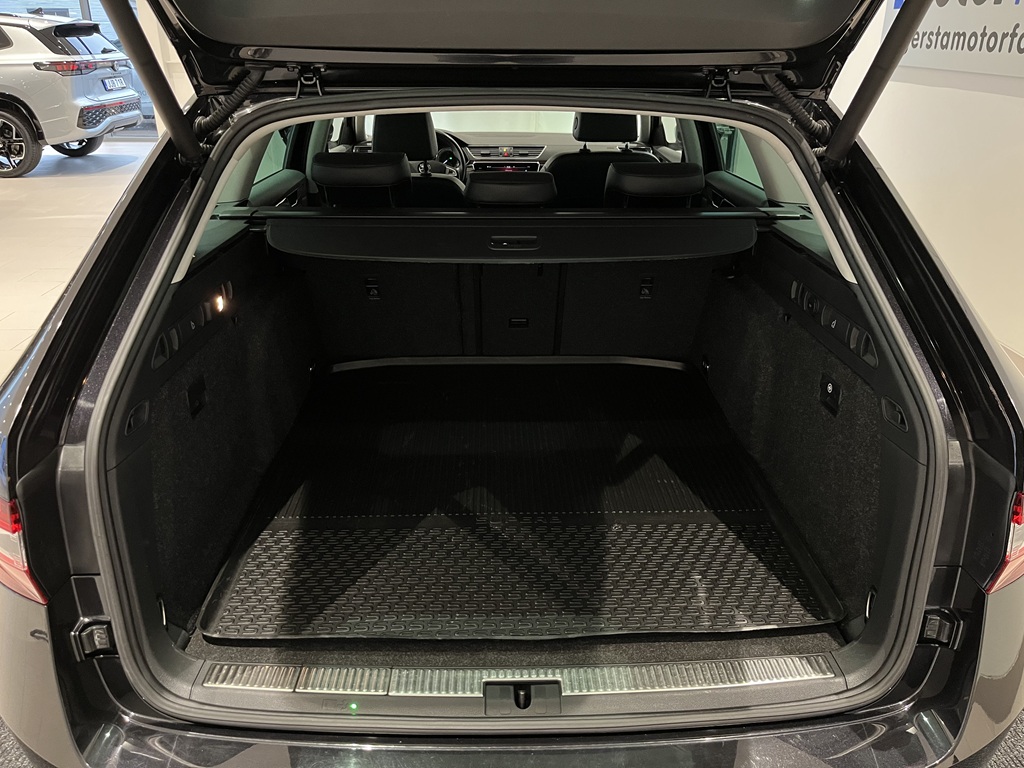 Skoda Superb RUM836