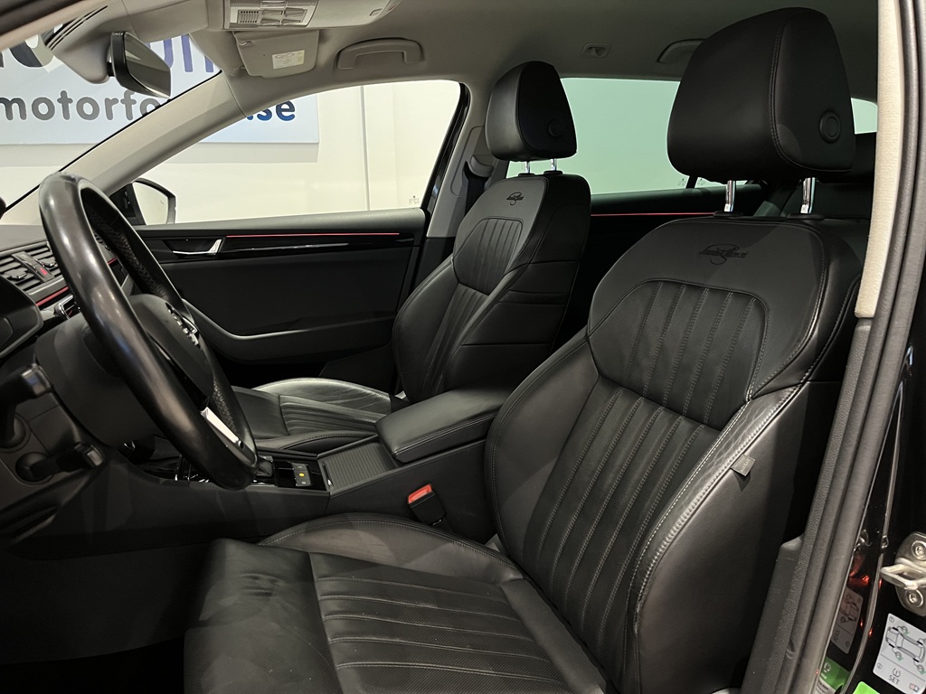 Skoda Superb RUM836