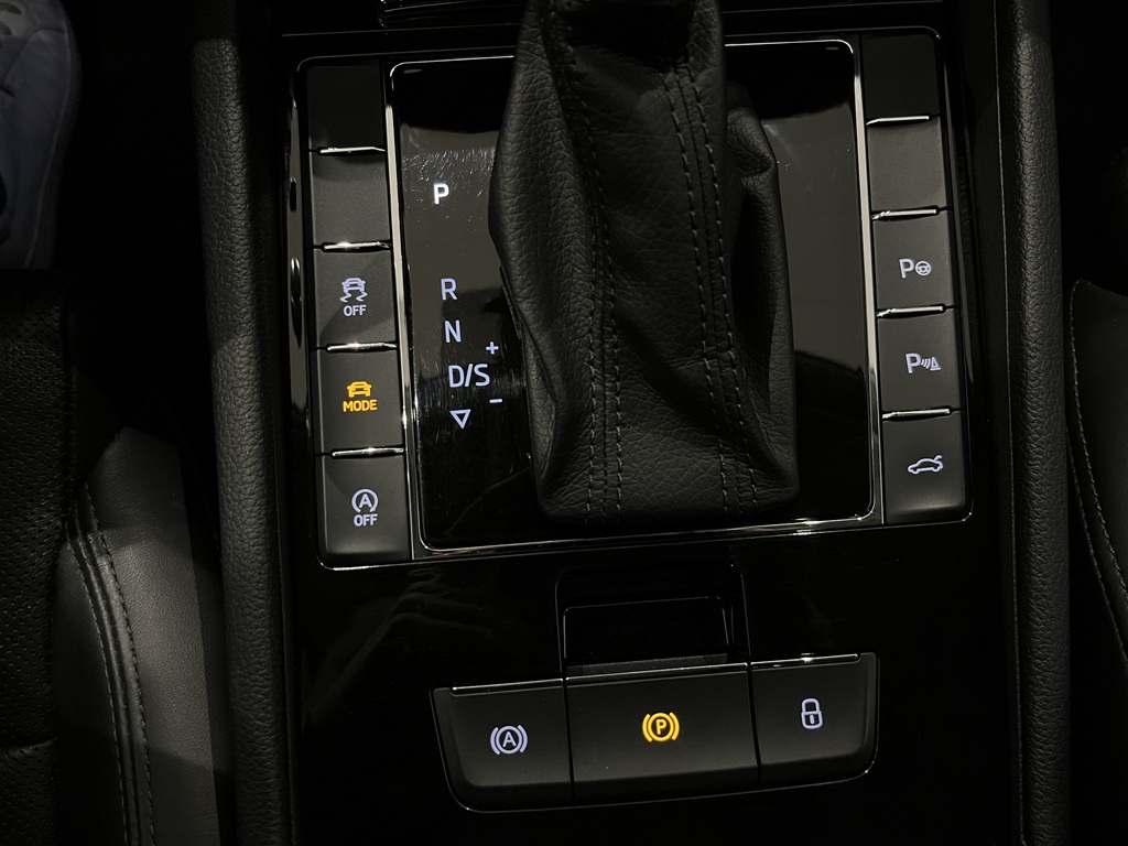Skoda Superb RUM836