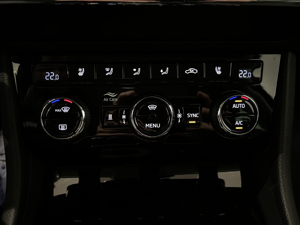 Skoda Superb RUM836