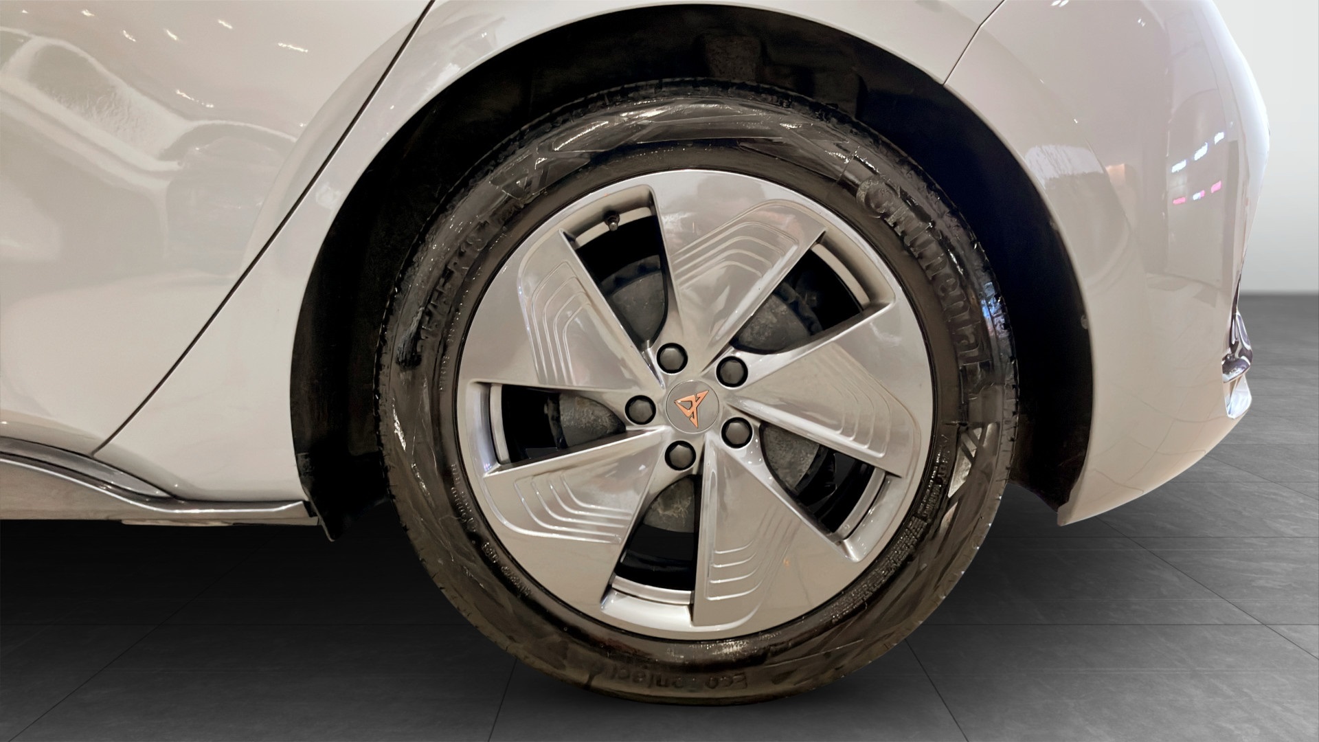 CUPRA Born RWA77U