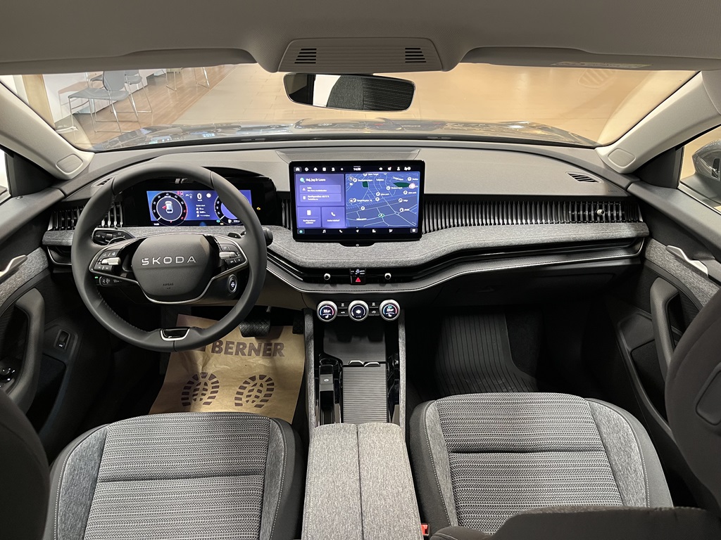 Skoda Superb Combi RXD66A