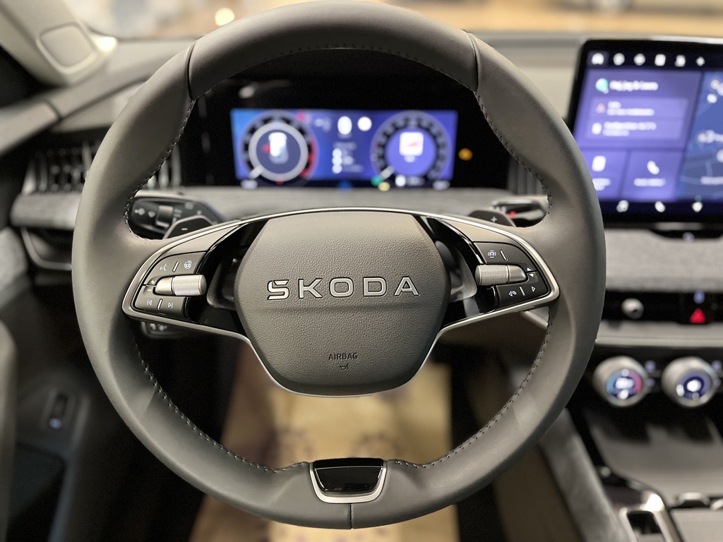 Skoda Superb Combi RXD66A