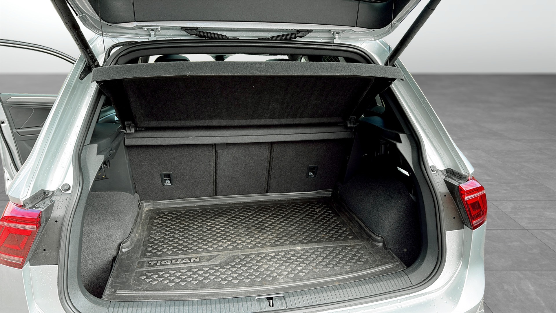 Volkswagen Tiguan RXP76G