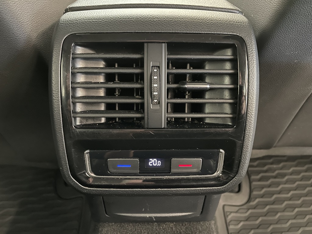 Volkswagen Passat RYG44C