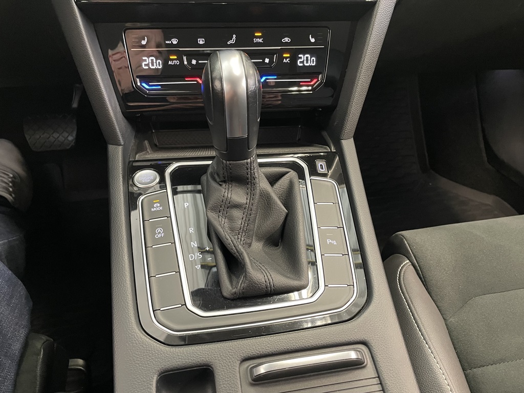 Volkswagen Passat RYG44C