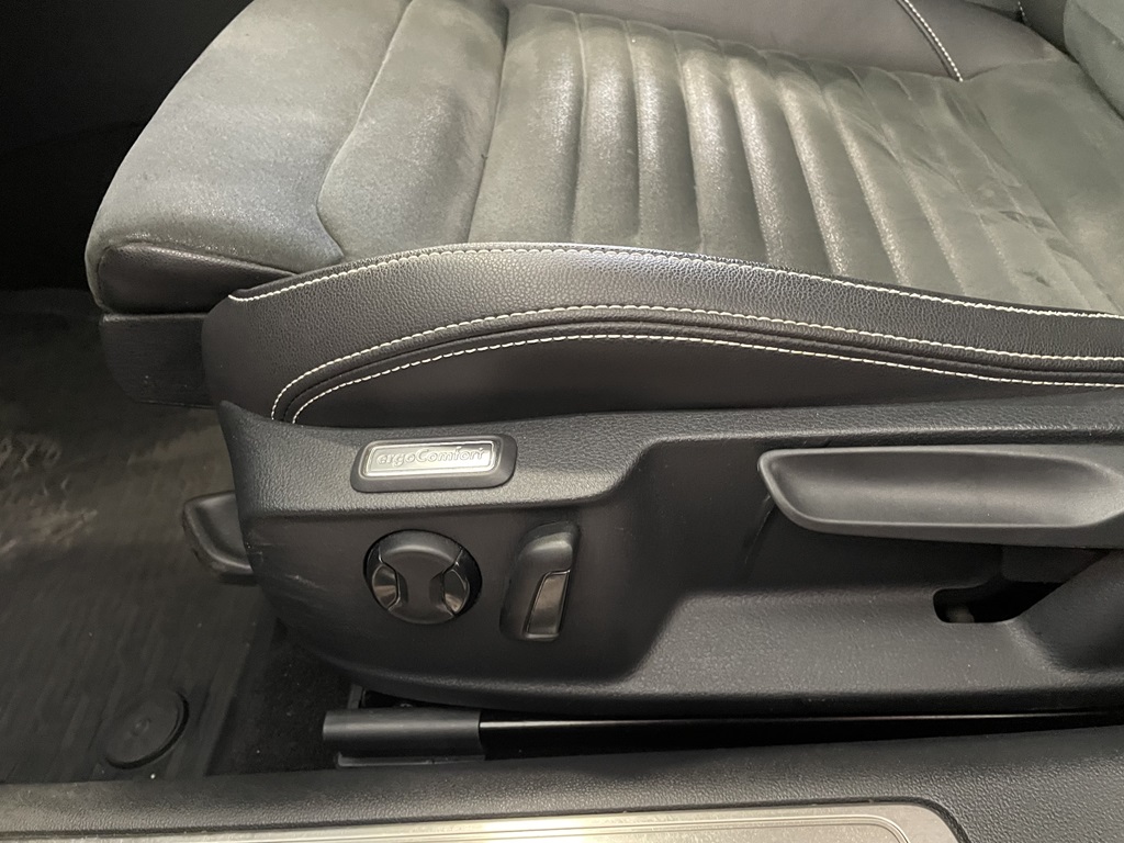 Volkswagen Passat RYG44C