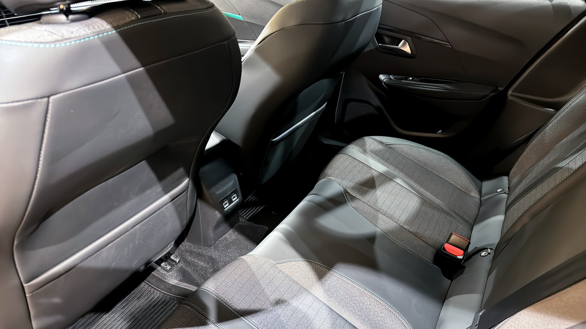 Peugeot e-208 RYP54N