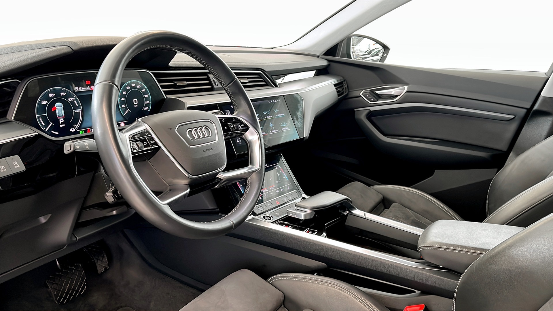Audi Q8 e-tron RYY66A
