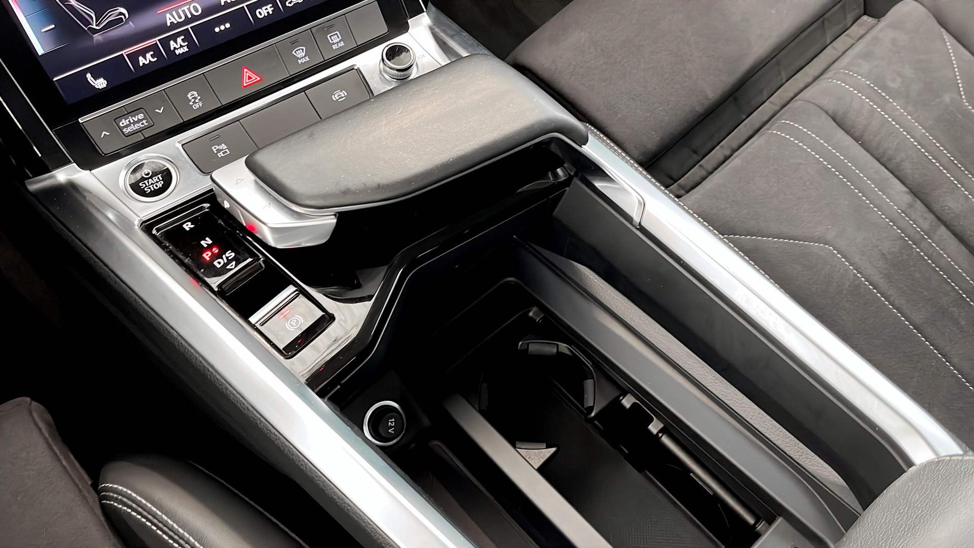 Audi Q8 e-tron RYY66A