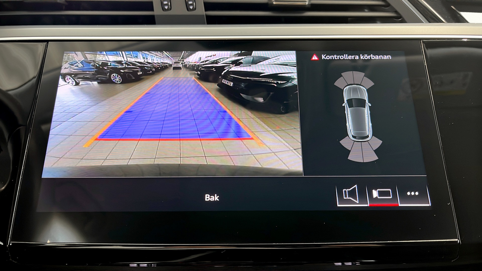Audi Q8 e-tron RYY66A